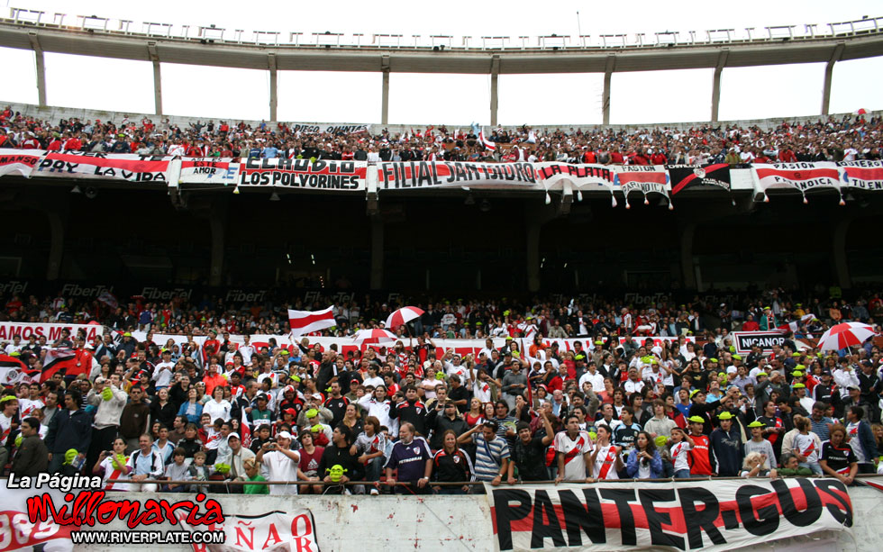 River Plate vs Banfield (CL 2009) 16